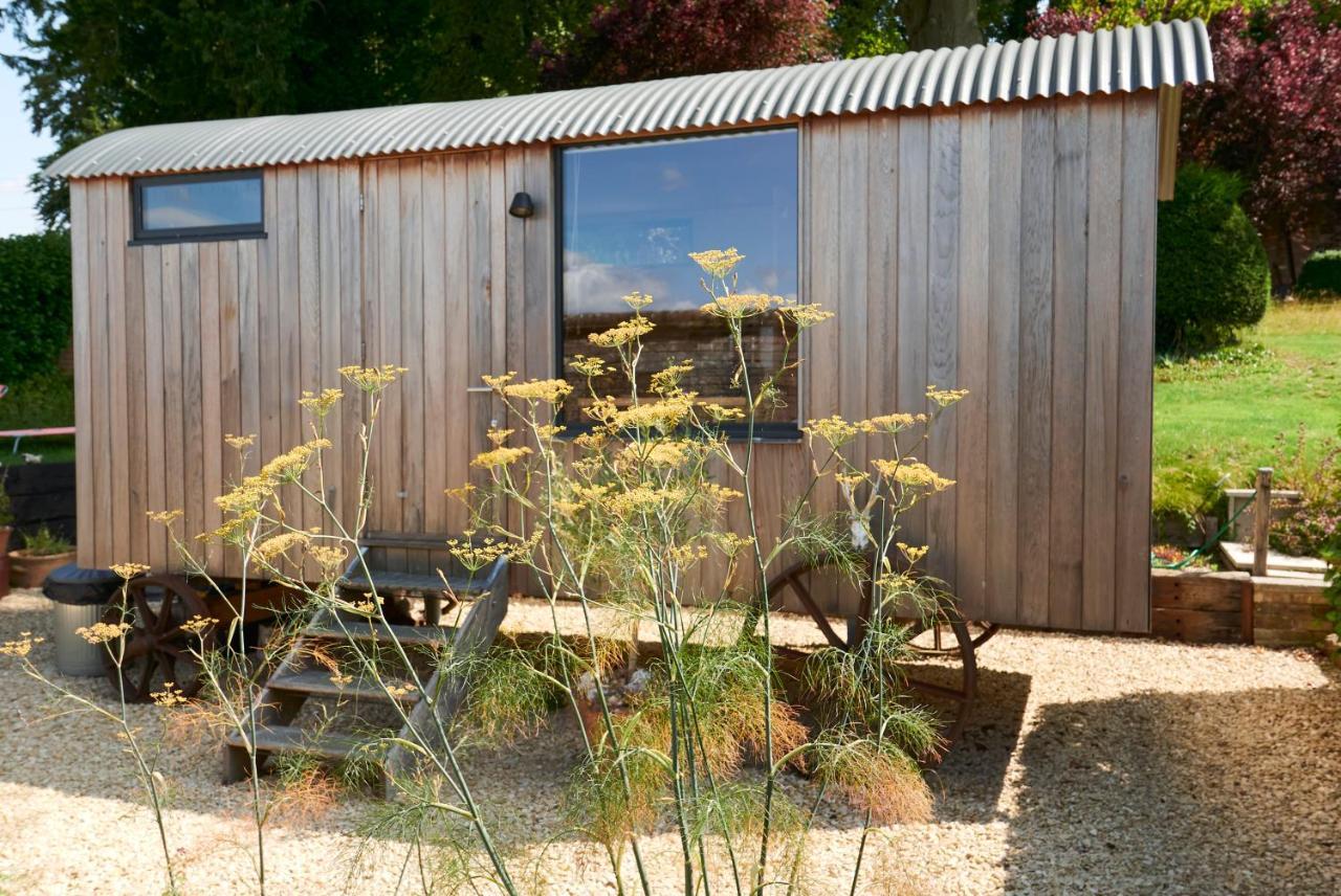 Hut64 Alderbury Exterior foto