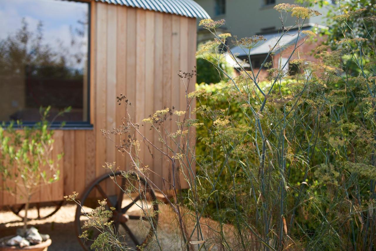 Hut64 Alderbury Exterior foto