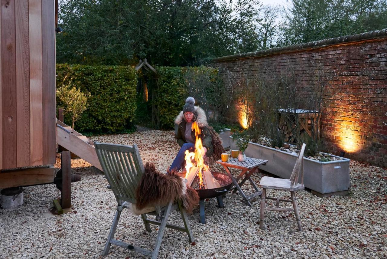 Hut64 Alderbury Exterior foto