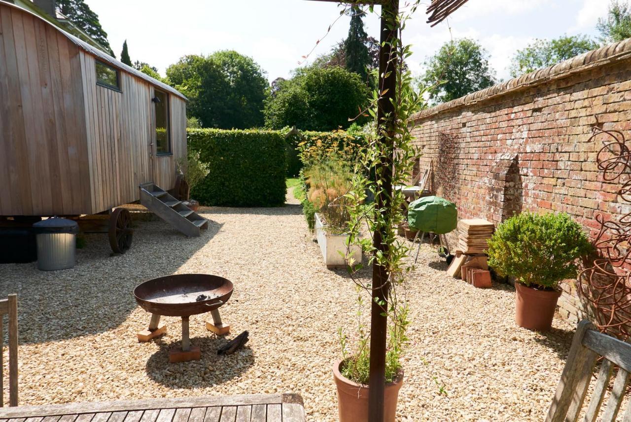 Hut64 Alderbury Exterior foto